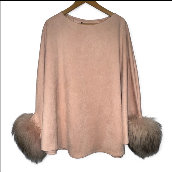 Dolce Cabo Blush Poncho Top with Real Dyed Asiatic Raccoon Fur Cuffs Sz S/M NWT - Picture 1 of 7